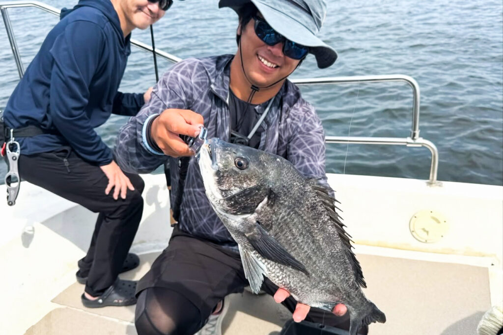 Guests fishing on Osaka Bay with Japan Bass Fishing Agent
