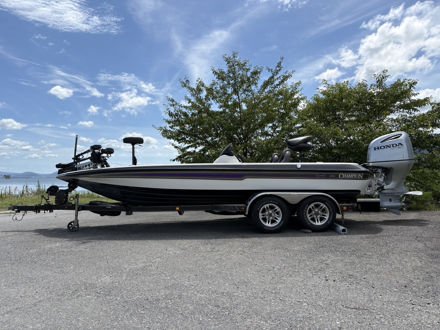 CHAMPION 210 ELITE bass boat with a Honda 250 outboard used for Lake Biwa guide trips