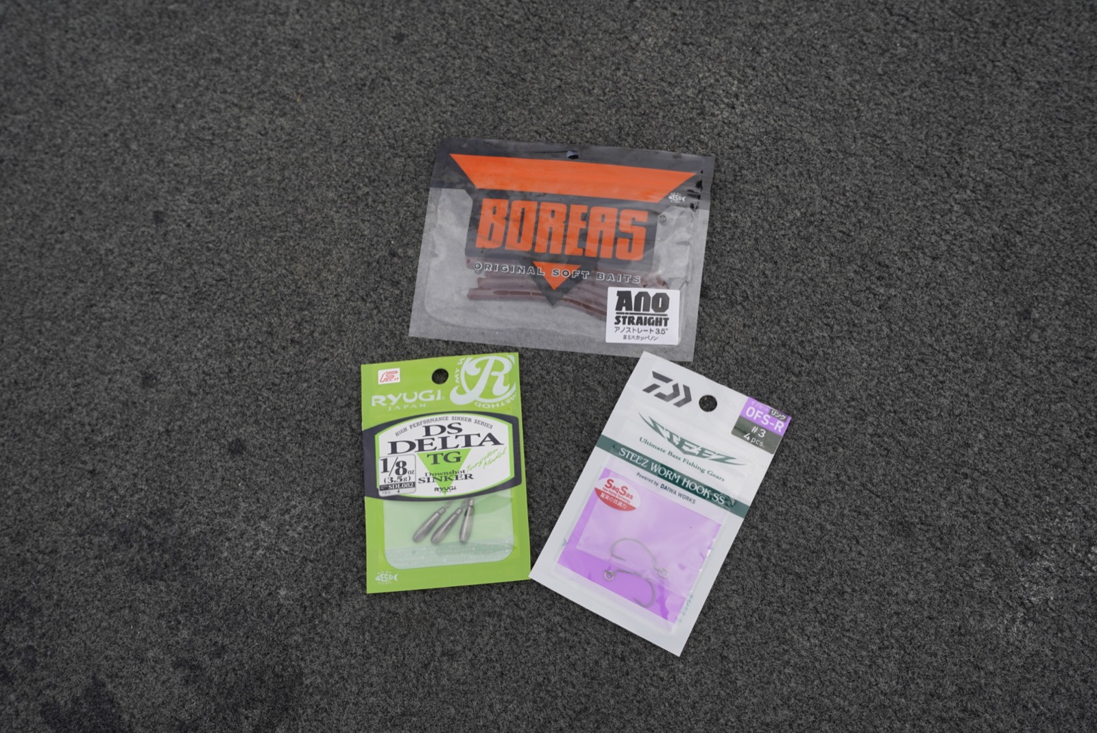Micro downshot components: Boreas Ano Straight worm, Ryugi tungsten sinker and Daiwa offset hook